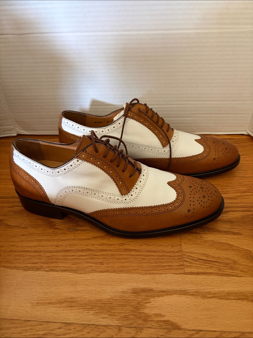 Mercanti Fiorentini Classic Two-Tone Men's Wingtip Dress Shoes - White and Tan